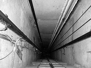 Дві людини постраждали через обрив ліфтового тросу в одеській багатоповерхівці Дві людини постраждали через обрив ліфтового тросу в одеській багатоповерхівці