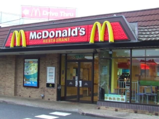 Российский суд признал "McDonald's" продуктовым магазином