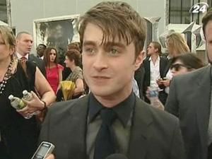 Зірки представили американським фанам останнього "Гаррі Поттера" Зірки представили американським фанам останнього "Гаррі Поттера"