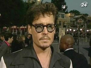 Джонні Депп підписав контракт на участь у "Піратах 5" Джонні Депп підписав контракт на участь у "Піратах 5"