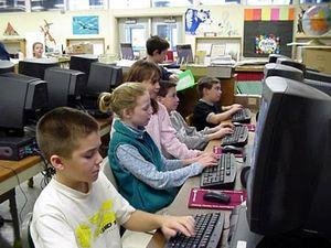 В школах Днепропетровской области с октября появятся электронные журналы и дневники 