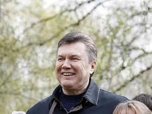 СМИ: На пути полета вертолета Януковича проверят жителей