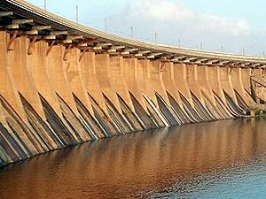 В связи с ДТП на въезде на ДнепроГЭС в Запорожье образовалась большая пробка