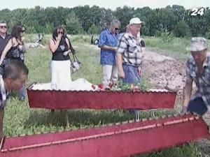 В Росії відбулися перші похорони жертв катастрофи "Булгарїі" В Росії відбулися перші похорони жертв катастрофи "Булгарїі"