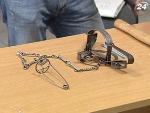 Екологи продемонстрували знаряддя полювання браконьєрів Екологи продемонстрували знаряддя полювання браконьєрів