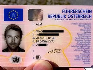 У Австрії пастафаріанець сфотографувався на права з друшляком на голові У Австрії пастафаріанець сфотографувався на права з друшляком на голові