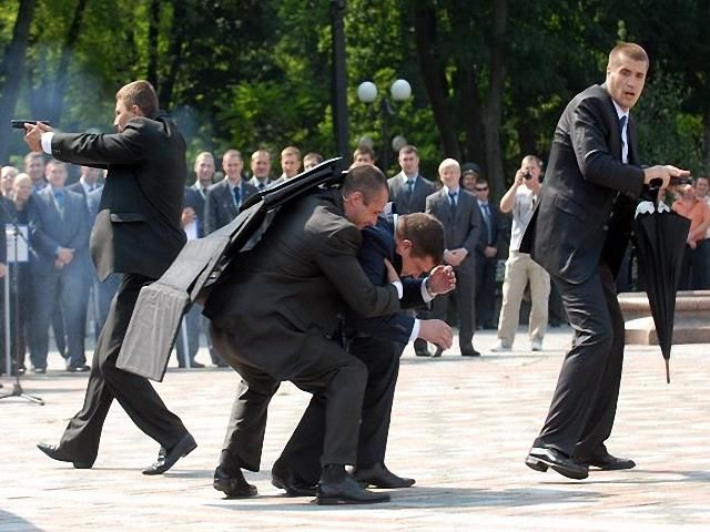 Лучшие охранники проводят турнир в центре Киева Лучшие охранники проводят турнир в центре Киева