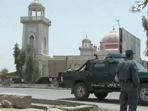 На поминальній службі за Карзаєм підірвався смертник На поминальній службі за Карзаєм підірвався смертник