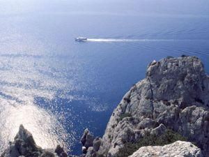 Попов релаксує в селі, а регіонал Омельяненко у Греції Попов релаксує в селі, а регіонал Омельяненко у Греції