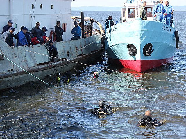 Водолазы завершили работу на "Булгарии", готовится подъем Водолазы завершили работу на "Булгарии", готовится подъем