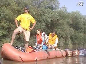 На Прикарпатті взялись за очищення річкових берегів На Прикарпатті взялись за очищення річкових берегів