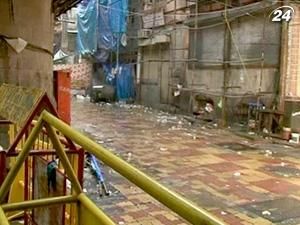 В Мумбаи взрывная волна разбросала по улицам бриллианты В Мумбаи взрывная волна разбросала по улицам бриллианты