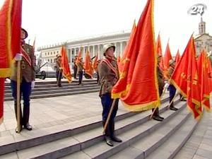 "Парадні" гроші підуть на пальне і військову техніку "Парадні" гроші підуть на пальне і військову техніку