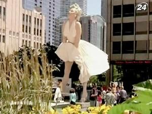 В Чикаго открыли памятник Мэрилин Монро В Чикаго открыли памятник Мэрилин Монро