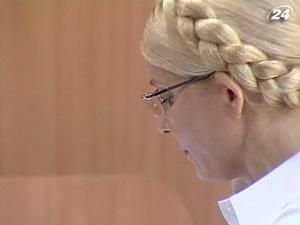 Тимошенко: Имею законное право не вставать в суде