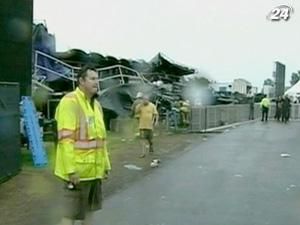 В Канаде на блюзовом фестивале упала сцена: пятеро раненых В Канаде на блюзовом фестивале упала сцена: пятеро раненых