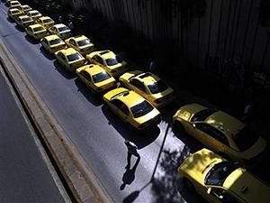 У Греції таксисти заблокували трасу до аеропорту Афін