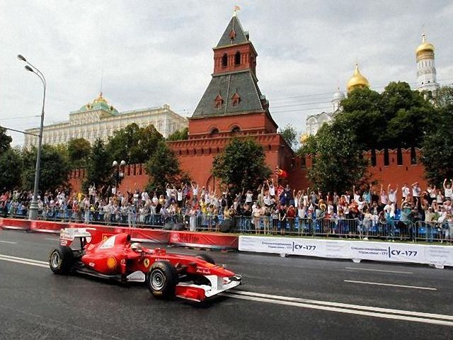 Біля стін Кремля відбулися заїзди болідів "Формули-1"