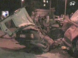 BMW столкнулось с маршруткой: 2 человека погибли BMW столкнулось с маршруткой: 2 человека погибли