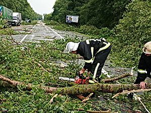 Мощный ураган заблокировал трассу Тернополь-Львов 