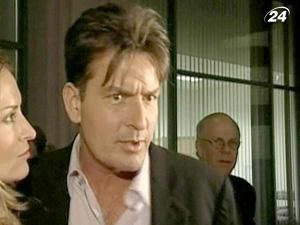 Чарлі Шин зіграє головну роль у серіалі "Управління гнівом" Чарлі Шин зіграє головну роль у серіалі "Управління гнівом"