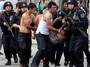 18 людей стали жертвами заворушень в Китаї 18 людей стали жертвами заворушень в Китаї