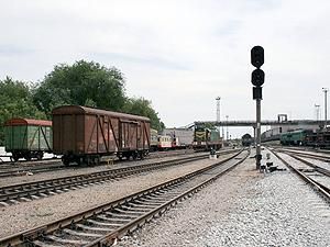 На железнодорожной станции прямо между путями нашли боеприпасы На железнодорожной станции прямо между путями нашли боеприпасы