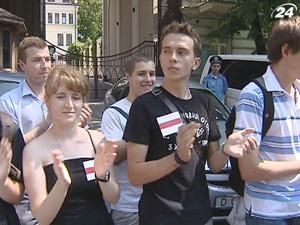 Українці під білоруським посольством підтримали опозицію