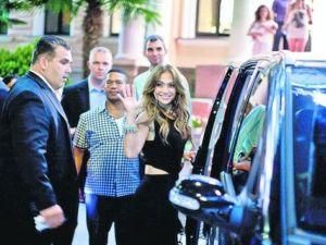 Дженіфер Лопес в Криму переодягалася в темряві і базікала з нареченим Дженіфер Лопес в Криму переодягалася в темряві і базікала з нареченим