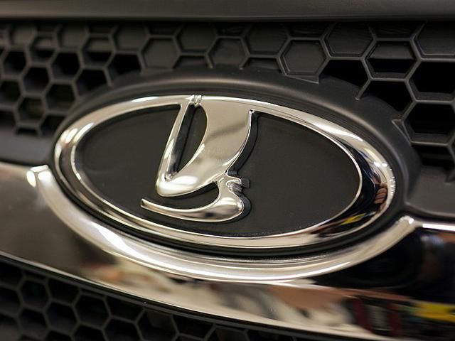 ВАЗ показал две новые "Лады" - Largus и Granta ВАЗ показал две новые "Лады" - Largus и Granta