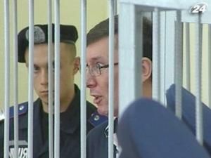 Кров Юрія Луценка відправили на аналіз Кров Юрія Луценка відправили на аналіз