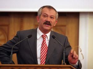 Пинзеник підозрює, що у селян хочуть відібрати землю за безцінь Пинзеник підозрює, що у селян хочуть відібрати землю за безцінь