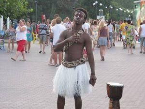 Мер Феодосії наказав очистити набережну від негрів Мер Феодосії наказав очистити набережну від негрів