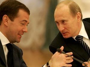 Медведев и Путин не могут определиться, кто поедет к Януковичу