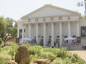 Міжнародне свято кіно на Чорноморському узбережжі добігає кінця. Міжнародне свято кіно на Чорноморському узбережжі добігає кінця.