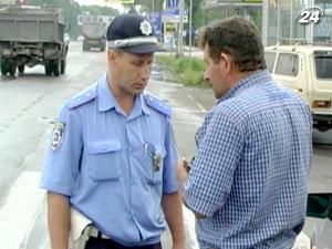 Інспектори спецпостів на Харківщині пропонують освіжитись Інспектори спецпостів на Харківщині пропонують освіжитись