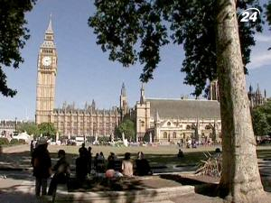 Великобритания не считает Moody's, Fitch и S & P виновными в кризисе Еврозоны