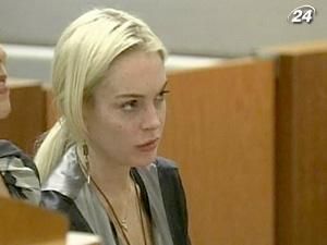 Суд незадоволений тим, як Ліндсей Лохан виконує покарання Суд незадоволений тим, як Ліндсей Лохан виконує покарання