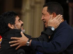 Марадона приїхав на Кубу підтримати Чавеса у боротьбі з раком