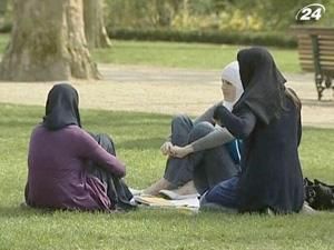 В Бельгии вступил в силу запрет на ношение паранджи В Бельгии вступил в силу запрет на ношение паранджи