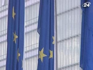 После поездки за границу украинцы должны отмечаться в посольствах После поездки за границу украинцы должны отмечаться в посольствах