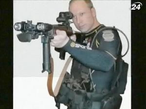 Норвезький терорист переконує, що діяв самостійно Норвезький терорист переконує, що діяв самостійно