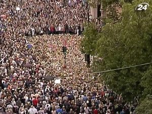В Норвегии почтили жертв двойного нападения минутой молчания В Норвегии почтили жертв двойного нападения минутой молчания