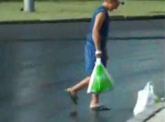 В Севастополе липкий асфальт, люди там теряют обувь (ВИДЕО) В Севастополе липкий асфальт, люди там теряют обувь (ВИДЕО)