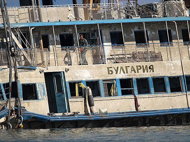 Операция по постановке судна "Булгария" в док начнется вечером 25 июля