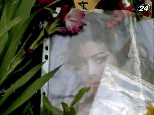 Сегодня состоятся похороны Эми Уайнхаус Сегодня состоятся похороны Эми Уайнхаус