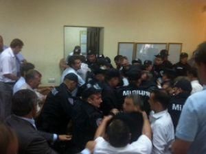 Депутаты снова подрались с "Грифоном" Депутаты снова подрались с "Грифоном"