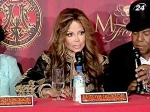 Семья Майкла Джексона готовит грандиозное шоу в честь "поп-короля" Семья Майкла Джексона готовит грандиозное шоу в честь "поп-короля"