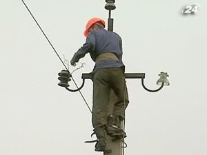 Более 300 населенных пунктов в Украине обесточены из-за непогоды Более 300 населенных пунктов в Украине обесточены из-за непогоды