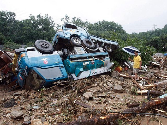 Південна Корея потерпає від сильних дощів Південна Корея потерпає від сильних дощів